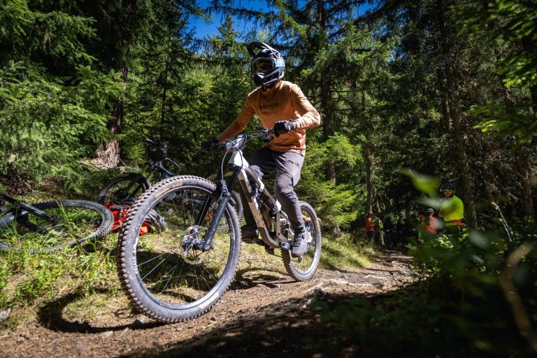 En piste au Tarentaise Enduro 2026 à Sainte-Foy, photo 037