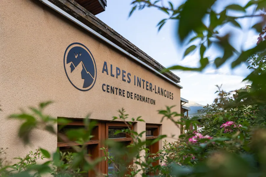 L’enseigne du centre de formation Alpes Inter Langues à Bourg-Saint-Maurice