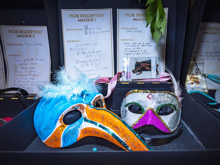 Les masques réalisés par les équipes, présentés avant la remise des prix