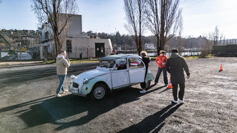 Une activité en voiture ancienne pendant le séminaire à Lyon