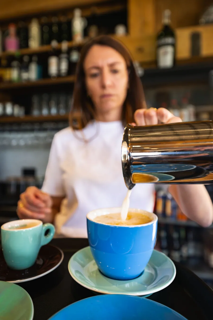 Préparation du café au comptoir