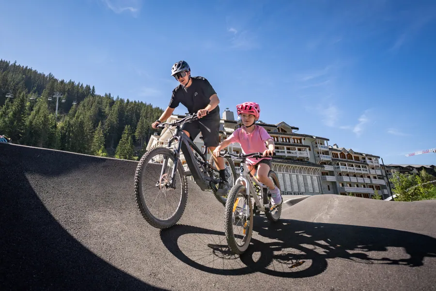 Découverte du pumptrack de Courchevel en famille