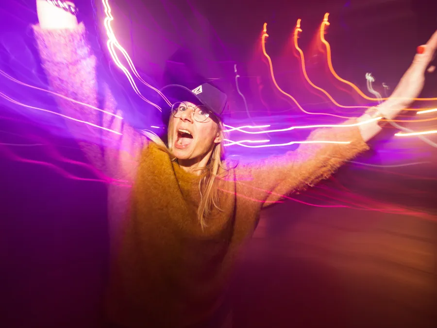 Un portrait en mouvement au milieu des lumières