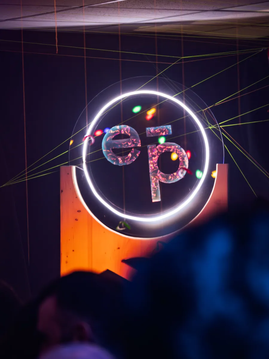 L’identité lumineuse d’Electronic Peak