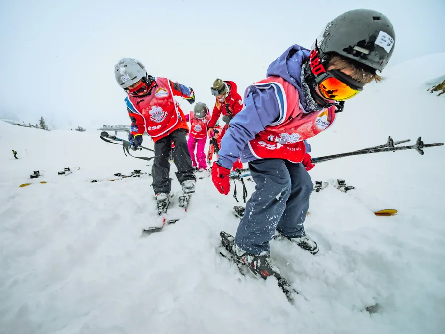 Une pause pour jouer dans la neige