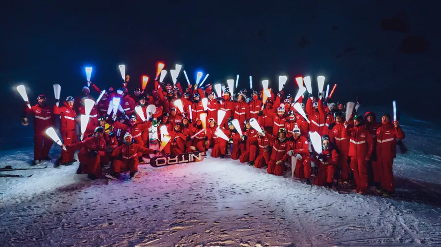 Les moniteurs réunis pour la descente de nuit