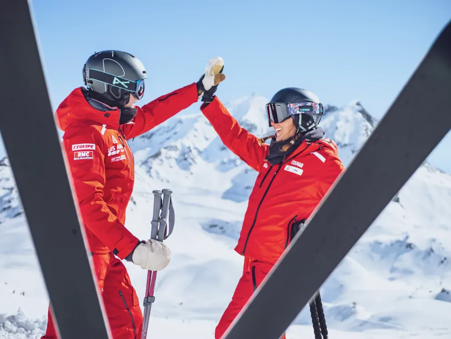 Complicité entre deux moniteurs au sommet