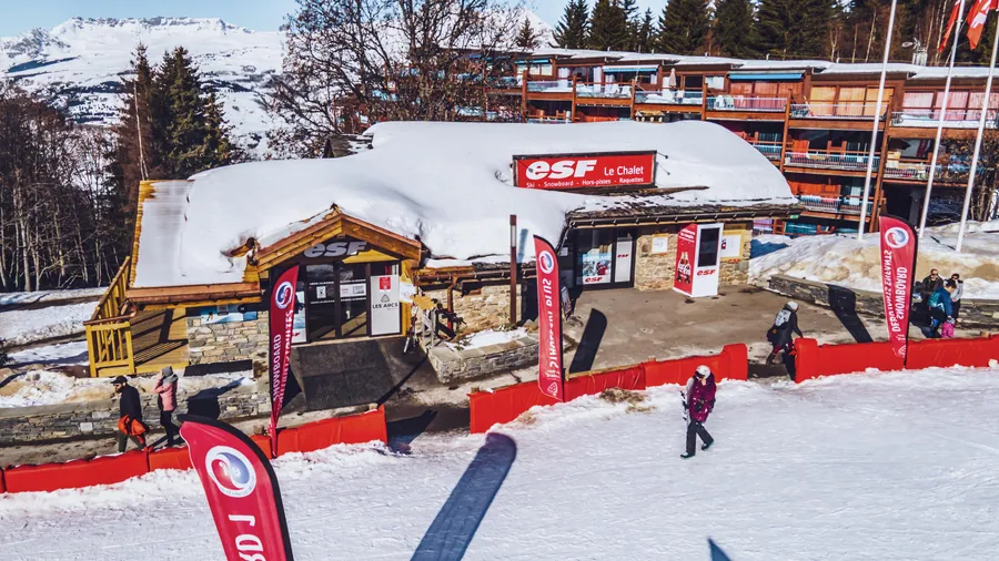 Le chalet de l’ESF Arc 1800 sous le soleil