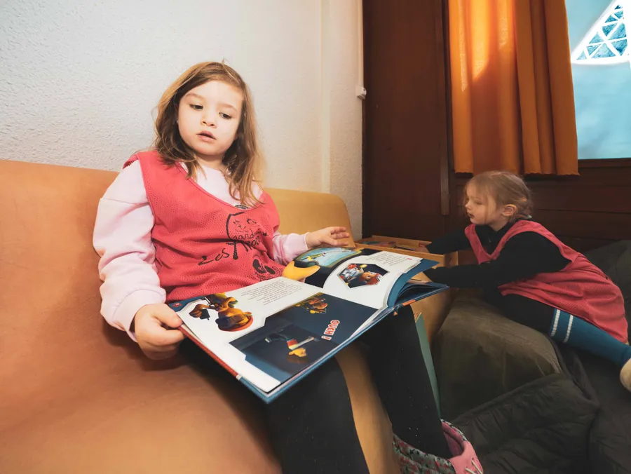Feuilleter un livre au calme