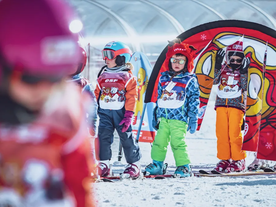 La file des petits skieurs au départ du jardin