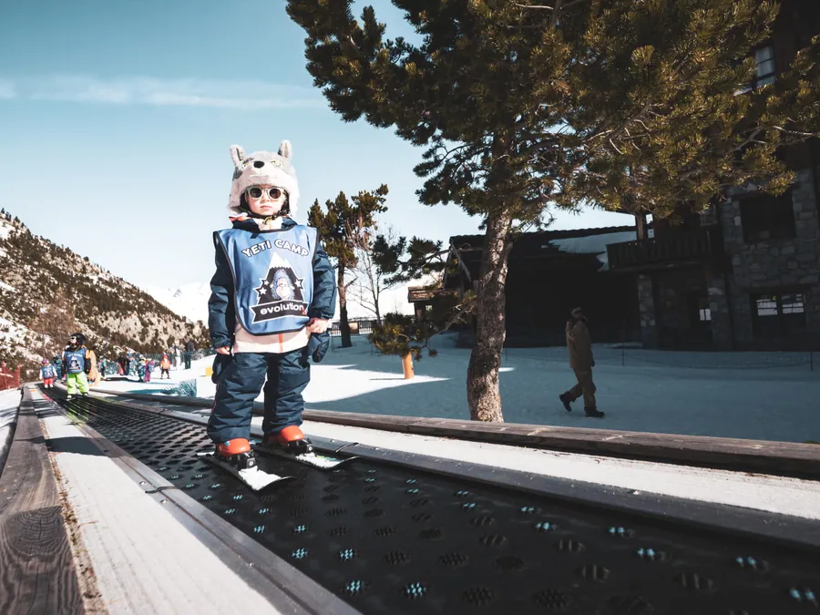 Premiers mètres sur le tapis du jardin d’enfants