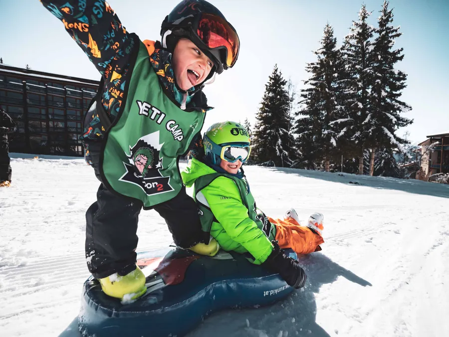 Jeux sur la neige entre deux exercices