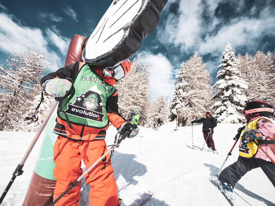 Un jeu sur la piste accompagne l’apprentissage