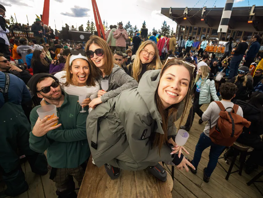 Le public profite de l’après-ski