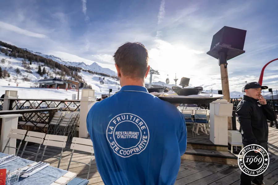 La terrasse de La Fruitière face aux pistes