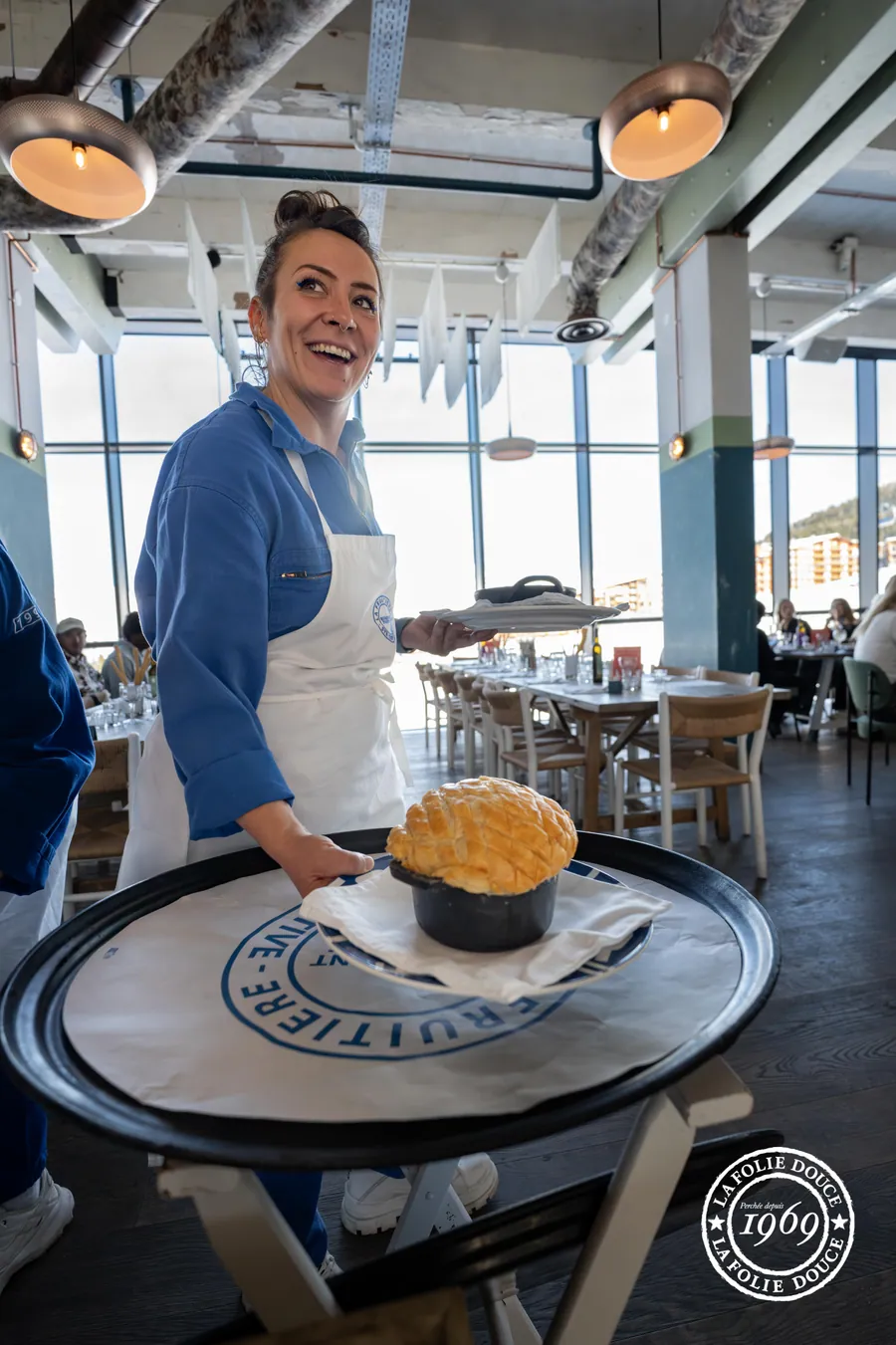 Le service des plats en salle