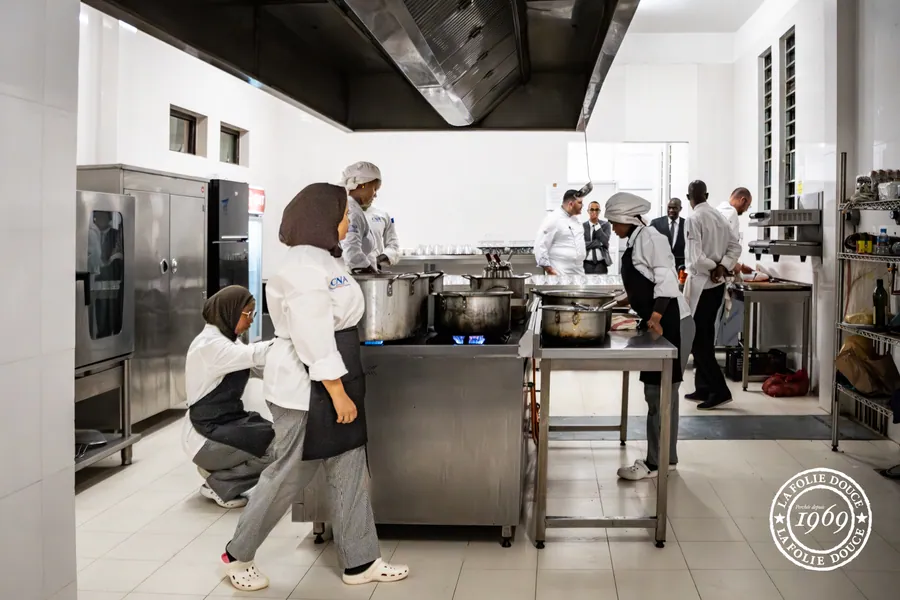 Les préparatifs en cuisine avant la réception