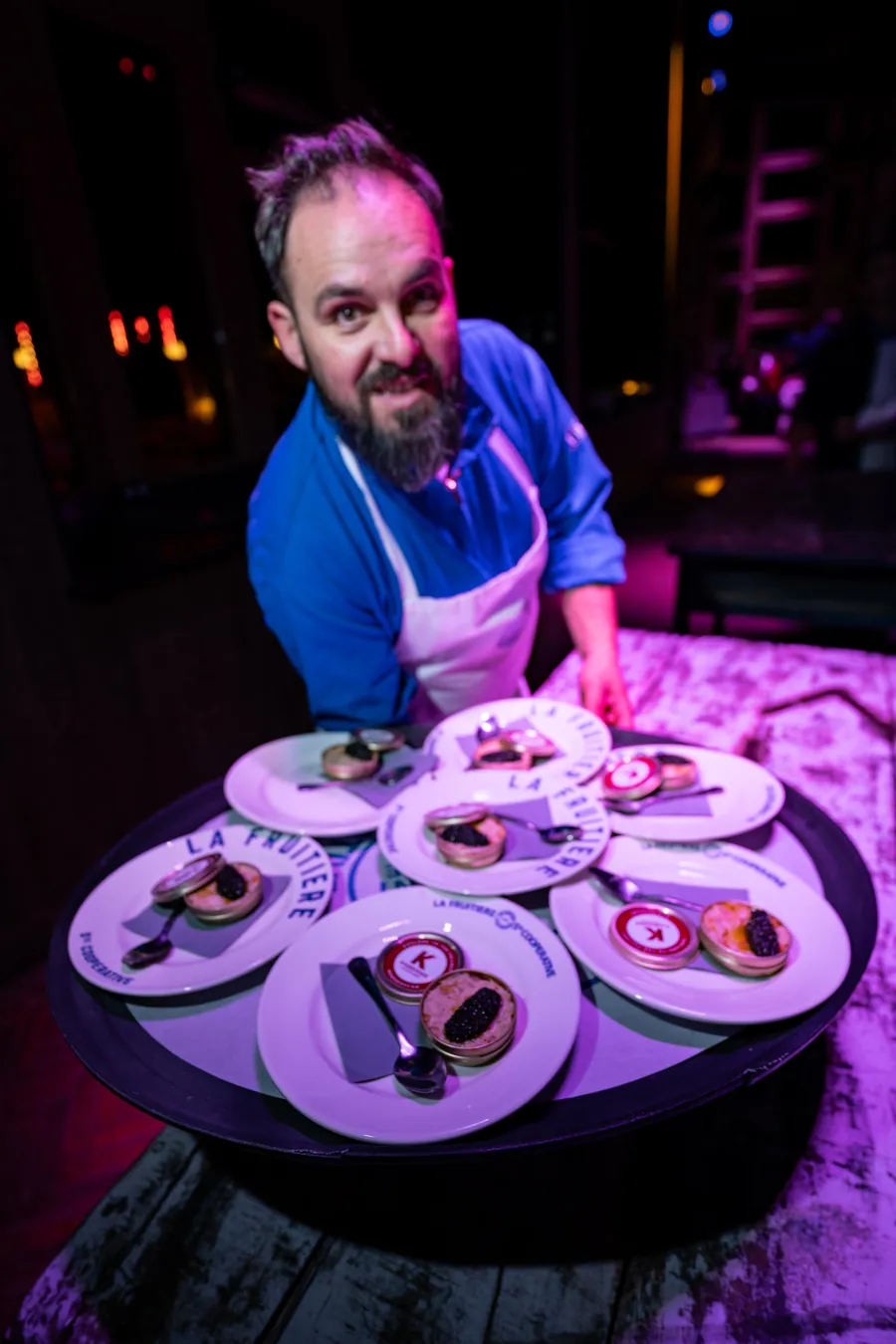 Le service des desserts pendant le réveillon