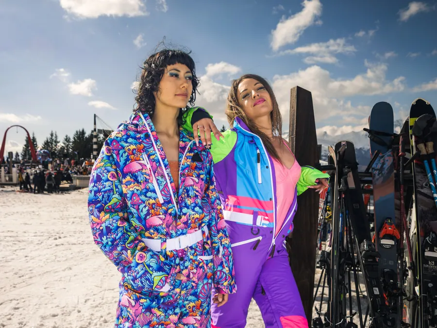 Deux modèles entre le shooting et le spectacle