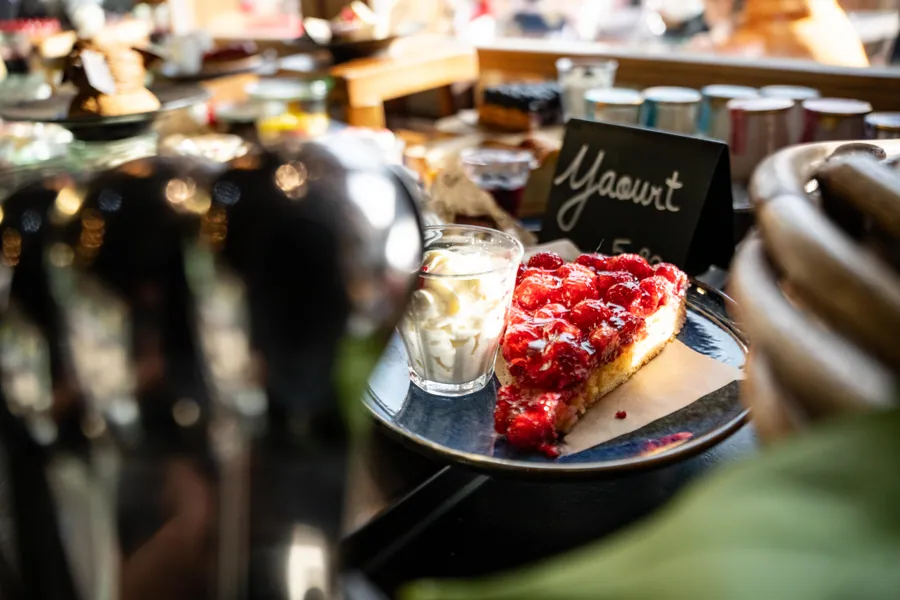 Une pâtisserie aux fruits à La Petite Cuisine, La Folie Douce Les Arcs