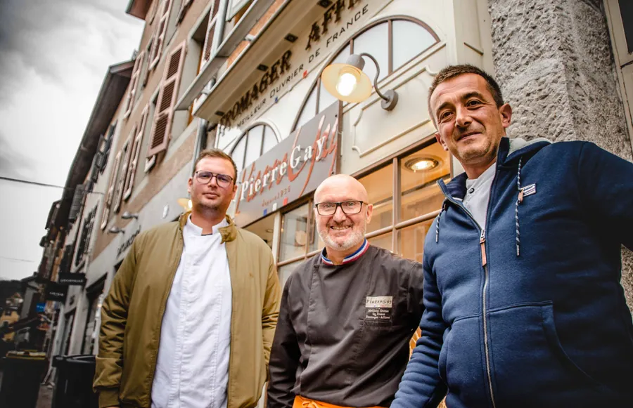 Portrait devant la fromagerie Pierre Gay