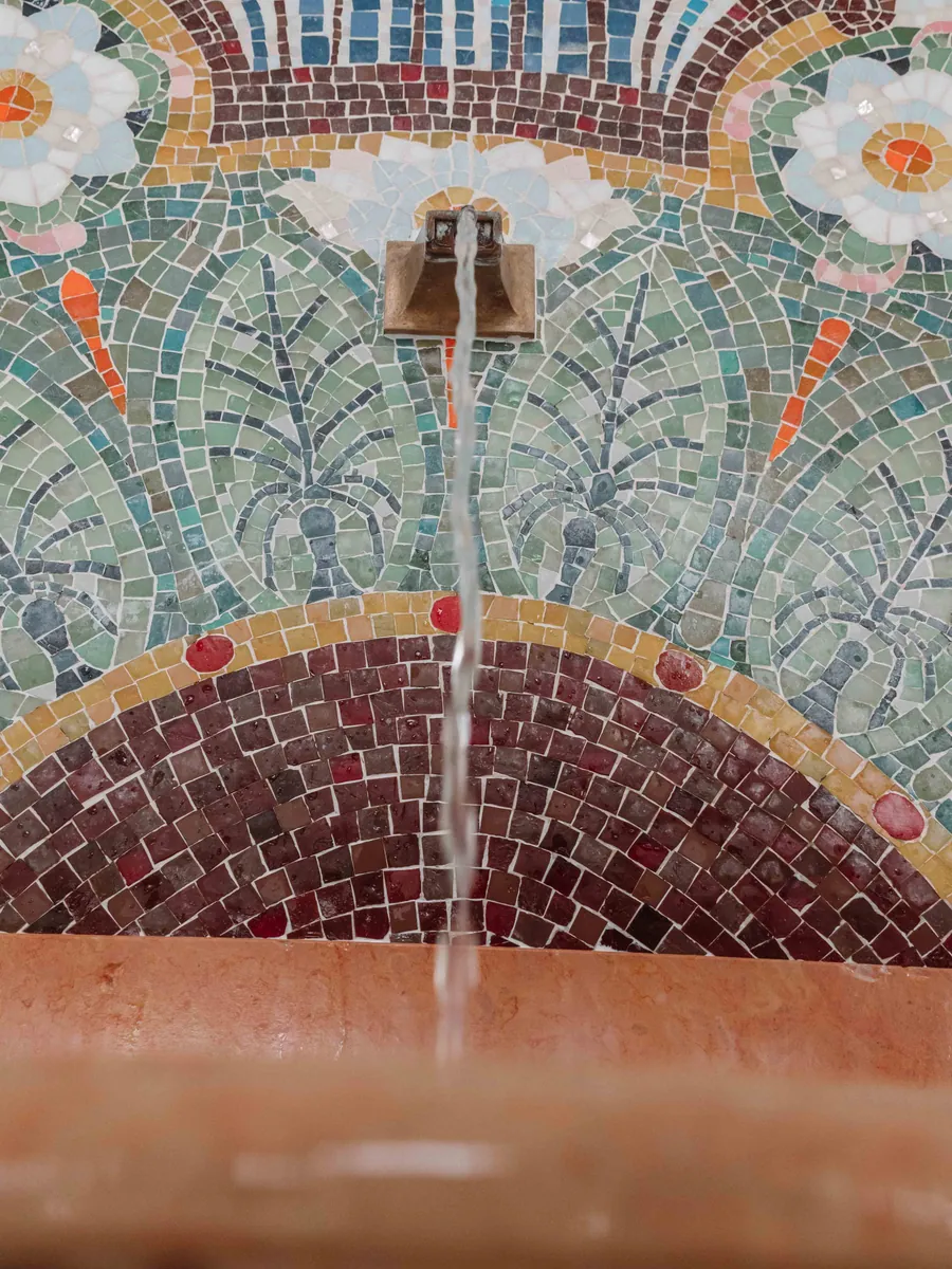 La mosaïque et la fontaine à Evian