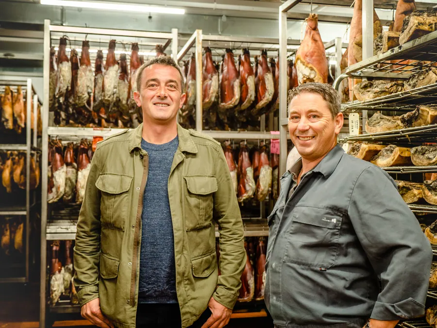 Franck Mischler et Maxence Baud dans les ateliers
