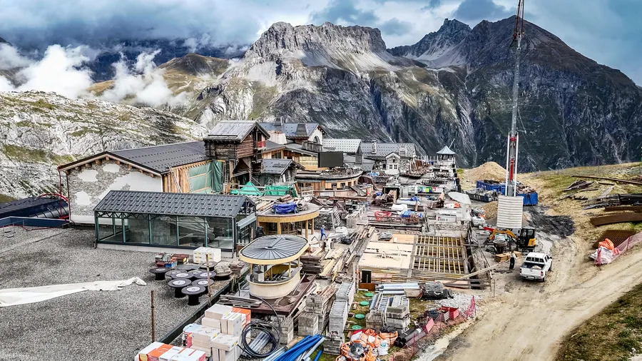 Le chantier de La Folie Douce Val d’Isère vu au drone
