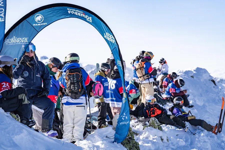 Le départ de l’étape Freeride Week à l’Aiguille Grive
