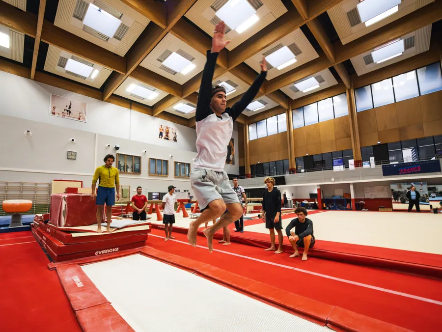 Démonstration dans la salle de gymnastique de l’INSEP