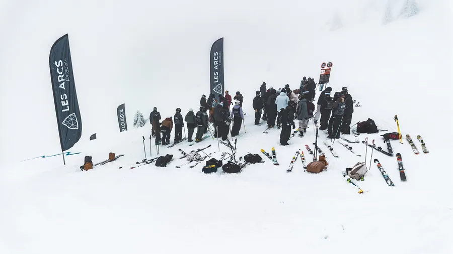 Les riders réunis au départ du Launchpad aux Arcs