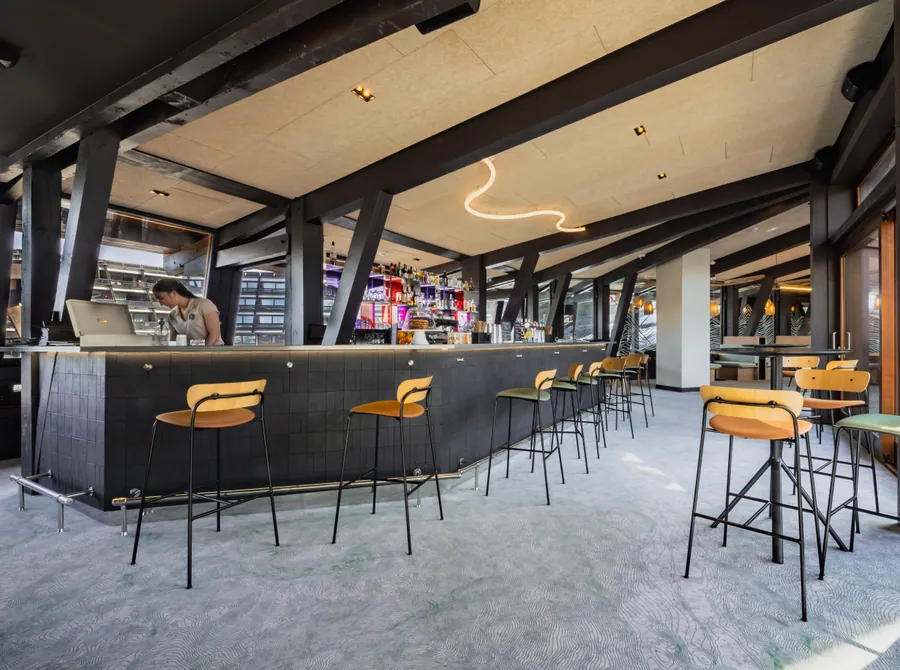 Le bar de l’Hôtel La Cachette