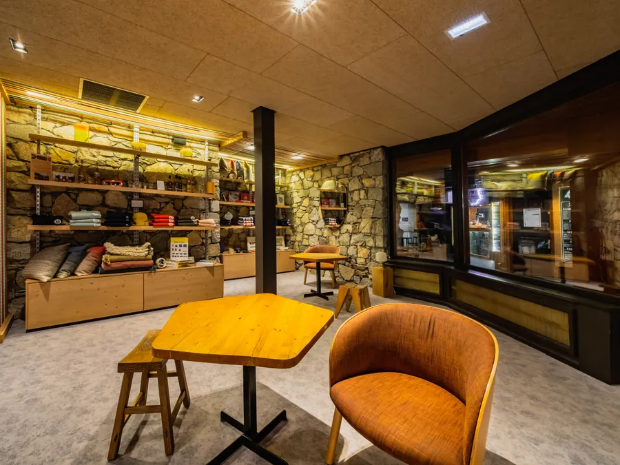 Un espace de détente de l’Hôtel La Cachette
