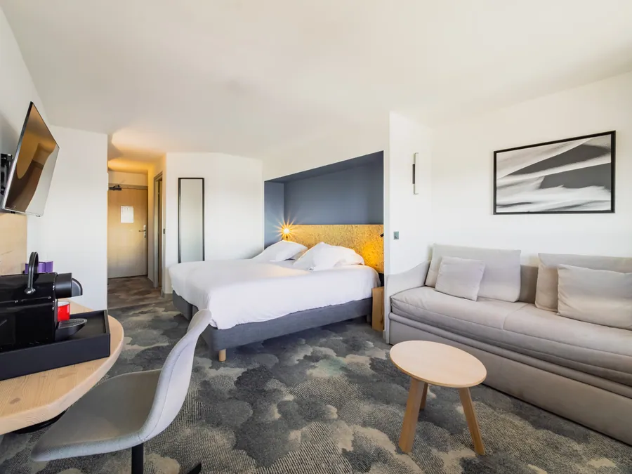 Chambre et coin salon dans les tons bleus à La Cachette