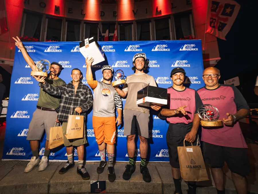 Les équipes réunies lors de la remise des prix à la Nocturne des ruelles