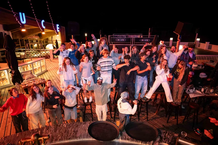 Les participants réunis pendant la soirée