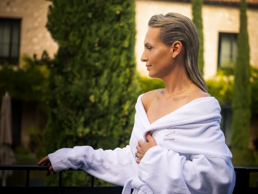 Lara pendant les préparatifs du mariage