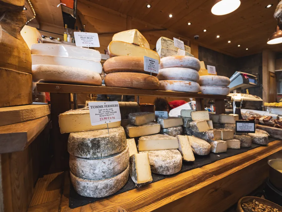 Les fromages présentés dans la boutique