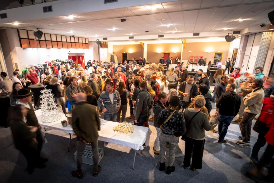 Les équipes réunies dans la salle à la soirée d’ouverture de saison de la SAP à La Plagne