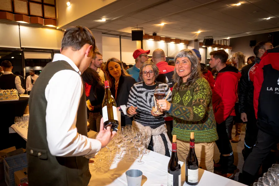 Le service du repas à la soirée d’ouverture de saison de la SAP à La Plagne