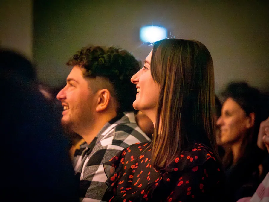 Des spectateurs attentifs à la soirée d’ouverture de saison de la SAP à La Plagne