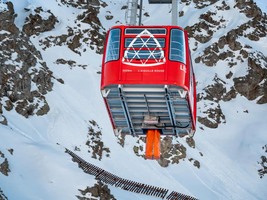 La cabine du téléphérique de l’Aiguille Rouge vue de face