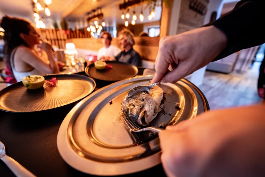 Un plat prêt pour le service à La Table de la Coop