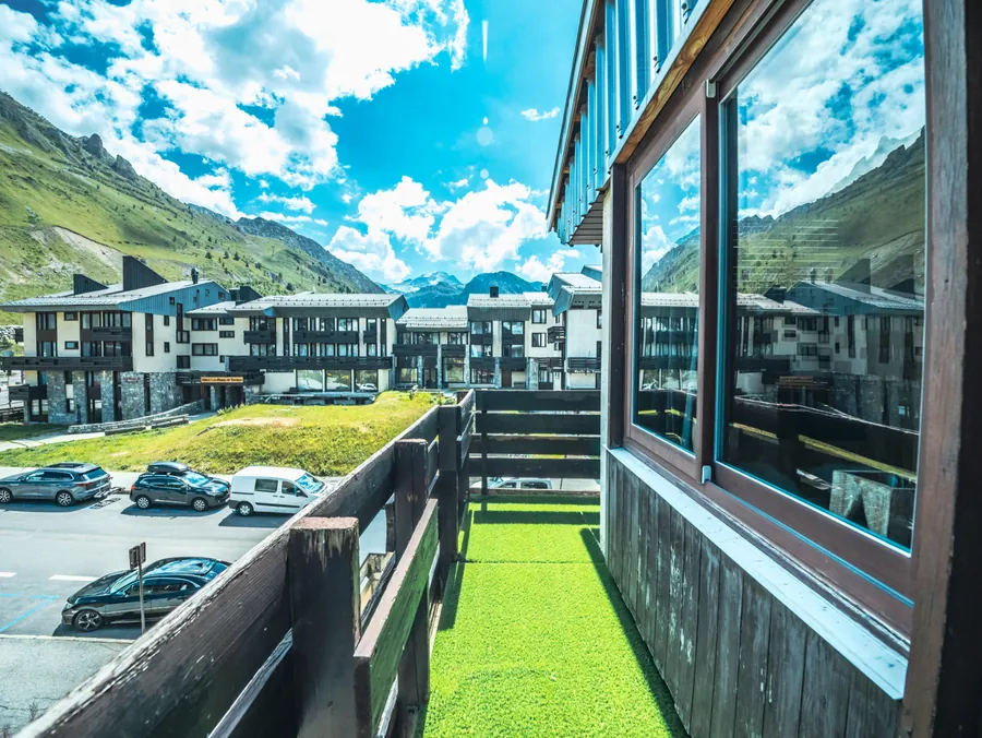 Balcon et environnement du logement en été