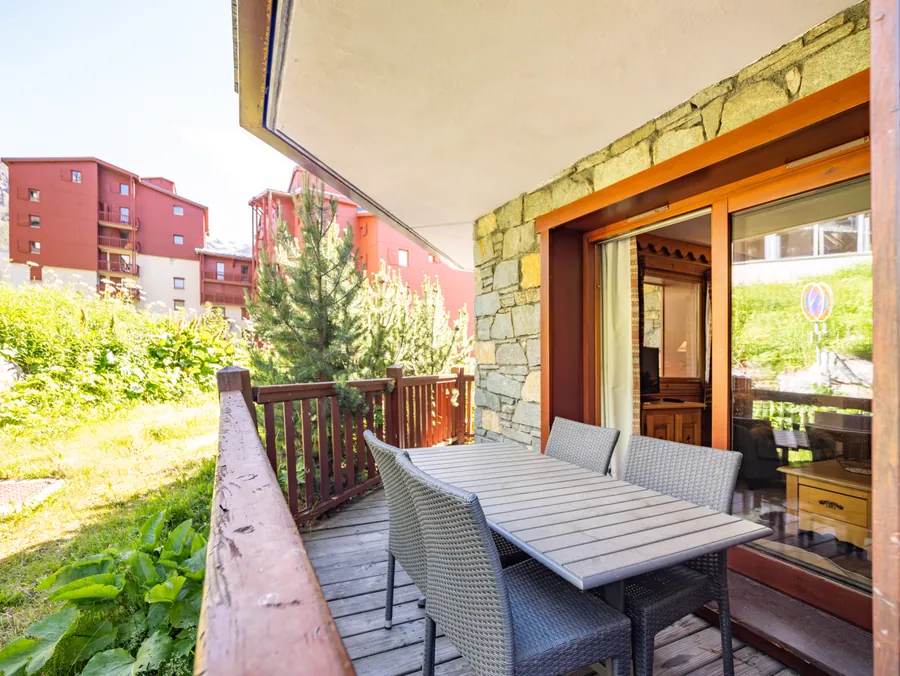 Terrasse d’un appartement ouverte sur la végétation