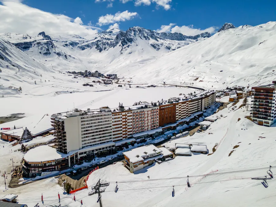 Les résidences de Tignes dans leur environnement hivernal