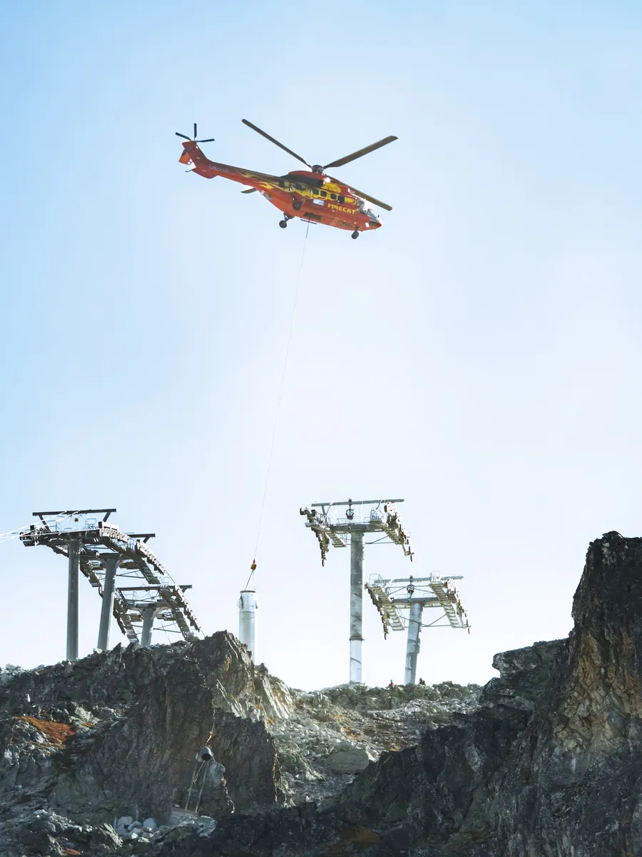 Héliportage sur le chantier du Transarc