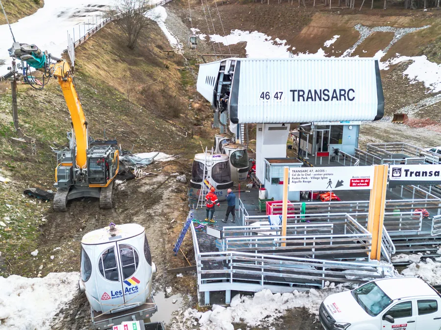 Démontage des anciennes cabines sur le chantier du Transarc