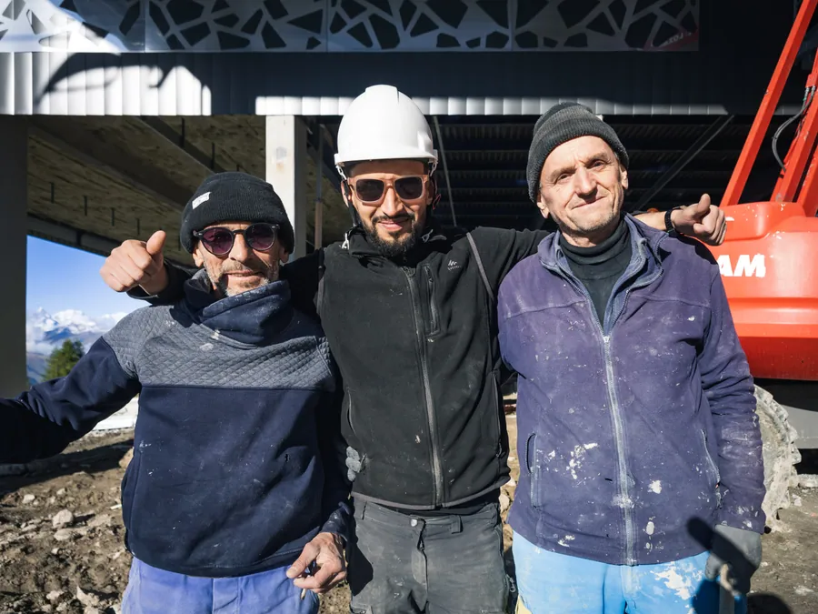 Portrait de trois membres de l’équipe sur le chantier du Transarc