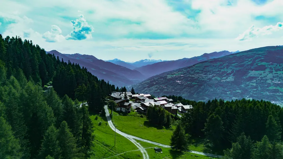 La maison dans son environnement de montagne